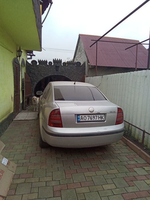 Автомобіль superb