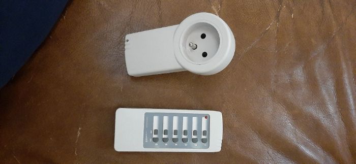 3 tomadas eléctricas com comando