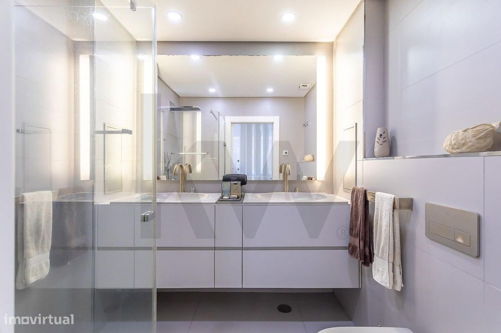 Apartamento T4 |  Parque dos Poetas l Terraço  com 50m2 e Box com  2 l