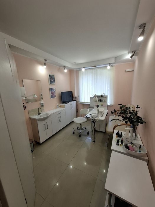 Продаж комерційного фасадного приміщення