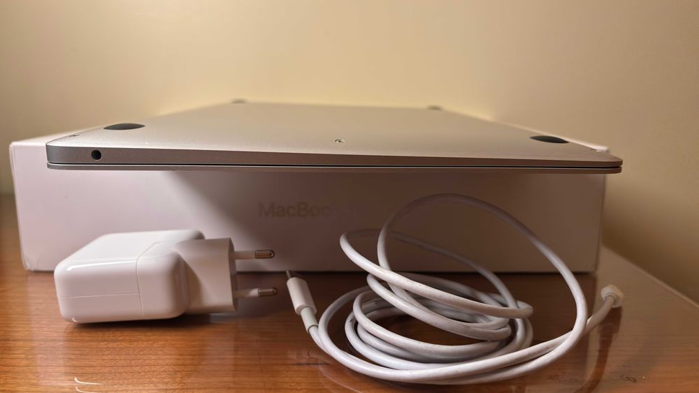 MacBook Air 13” M1 8GB 256GB | Teclado Layout Alemão