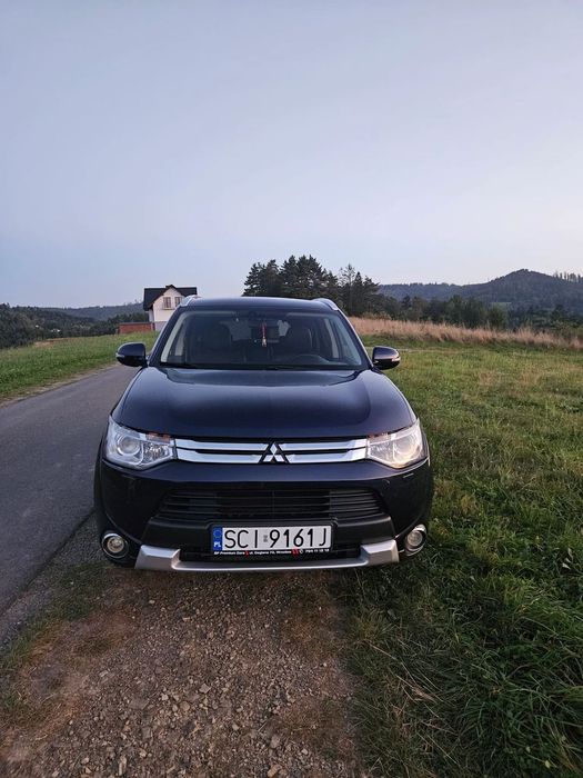 Mitsubishi Outlander Mitsubishi Outlander 2.2 2014r. Granatowy