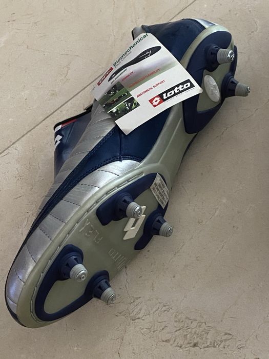 Buty sportowe korki firmy LOTTO