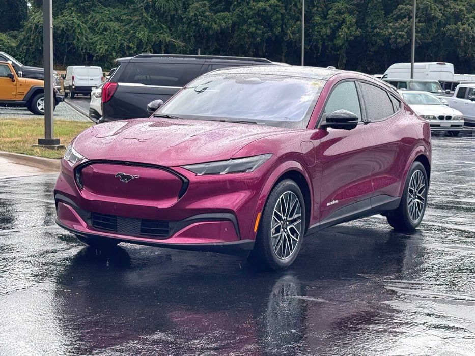 Ford Mustang Mach-E Premium      2025