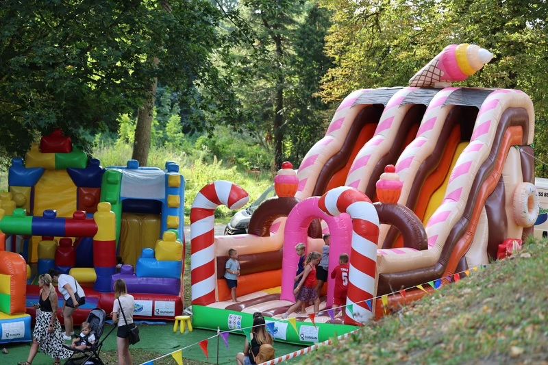 Krowa do dojenia na Twoj event. Piana party-dmuchańce.