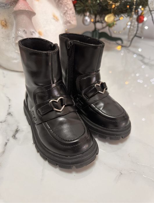 Чобітки ZARA.