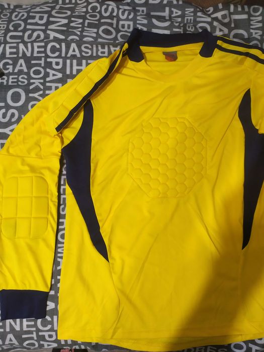 Продам вратарский костюм