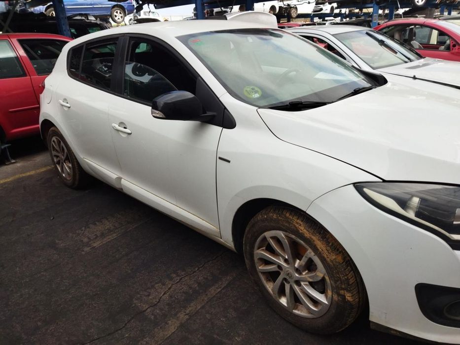 Guarda-Lamas Frente Direito Renault Megane Iii Berlina 5P