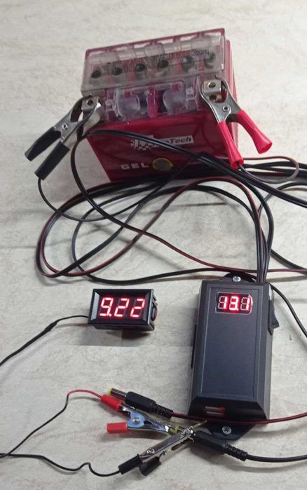 ДБЖ  для интернета 12В и роутера 9В с вольтметром горизонтальный