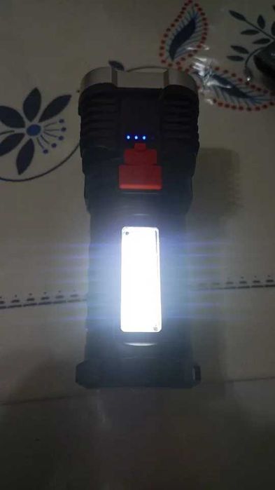 Funkcjonalna latarka ledowa