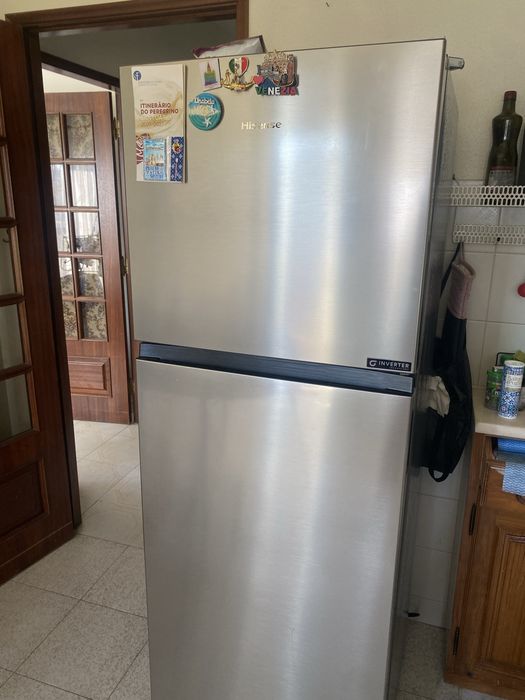 De 500 para €225 Frigorífico HISENSE RT422N4ACE (No Frost - 169.6 cm - 325 L - Inox)  Estamos pertissimo de Leiria 20 min