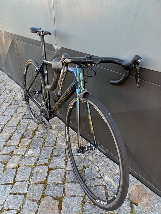 Bicicleta de estrada Focus Carbono