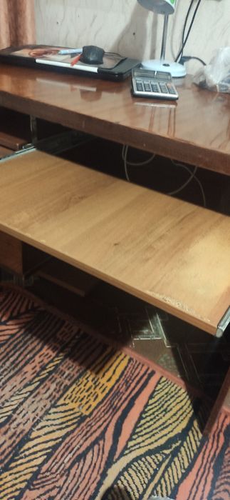 Стол письменный в хорошем состоянии