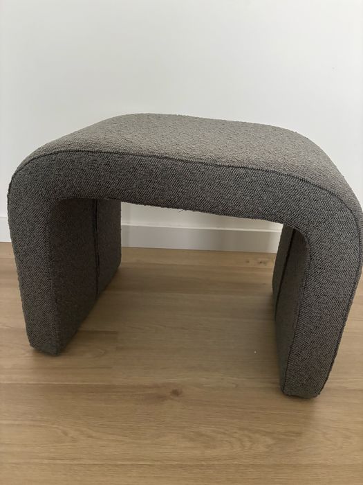 Pufa, stołek tapicerowany boucle Penelope Westwing