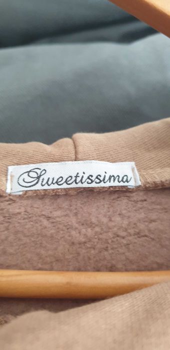 Vestido cardado pelo joelho