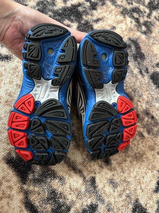 кросівки  Brooks