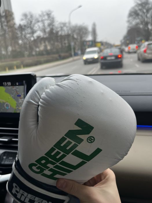 продам боксерский шлем Top king, перчатки green hill