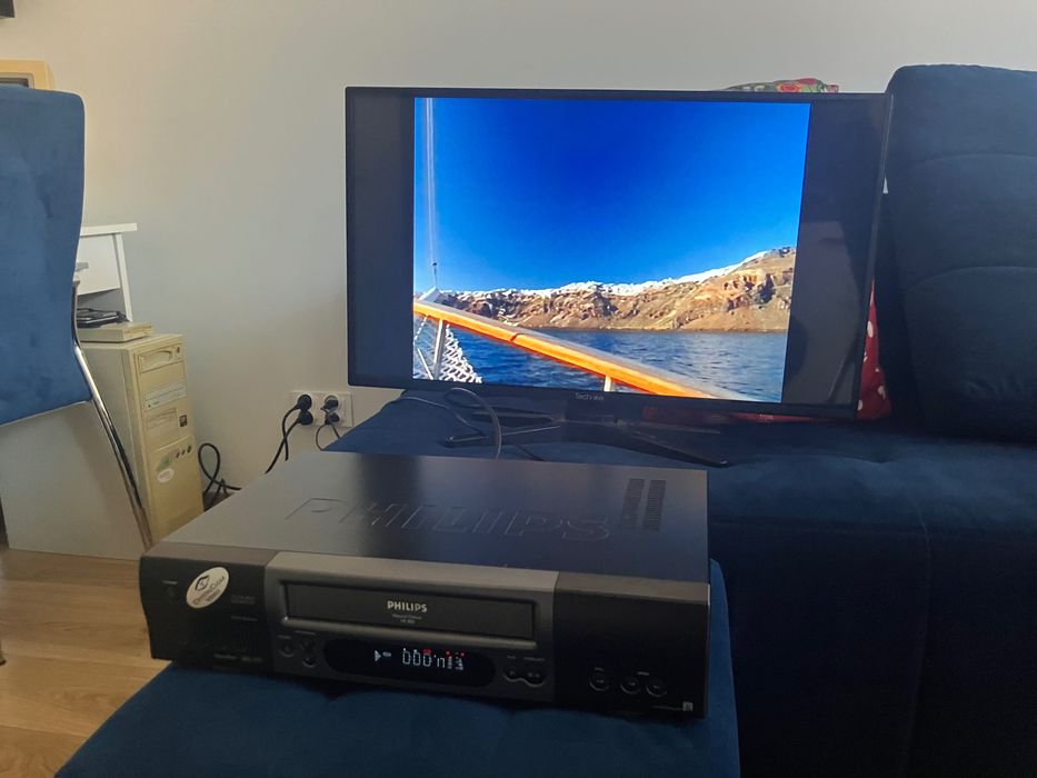 Philips VR800 VHS HiFi NICAM / Turbo Drive / pilot / sprawny