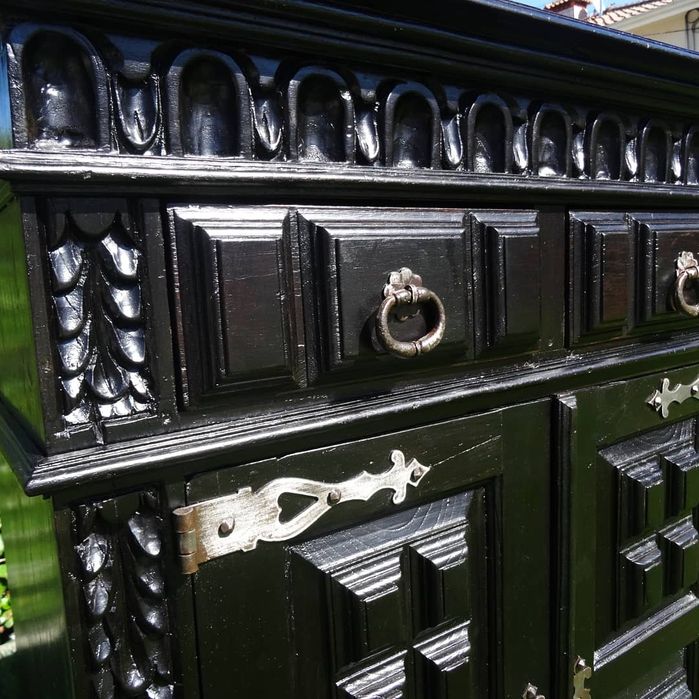 Móvel bastante antigo