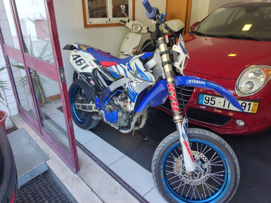 Yamaha YZ 450 F com matrícula