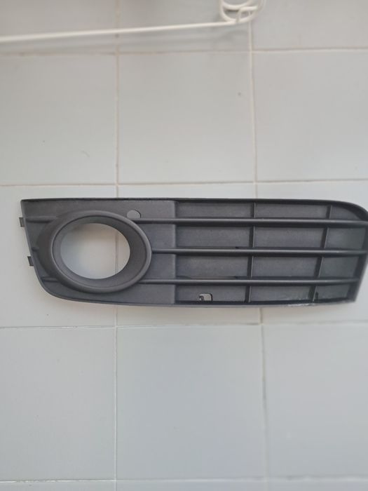 Grelha farol nevoeiro Audi A4 b8