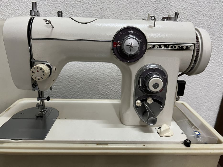 Maquina de costura ( nova ) Janome.