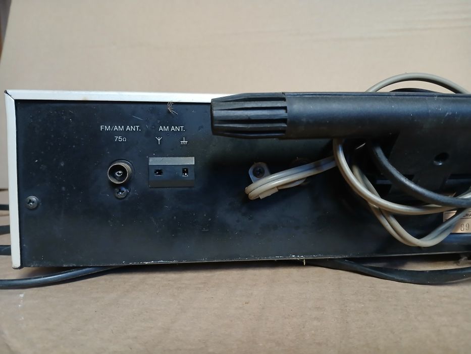 Vintage/retro tuner radiowy SANYO JT 2003L,  lata 80"