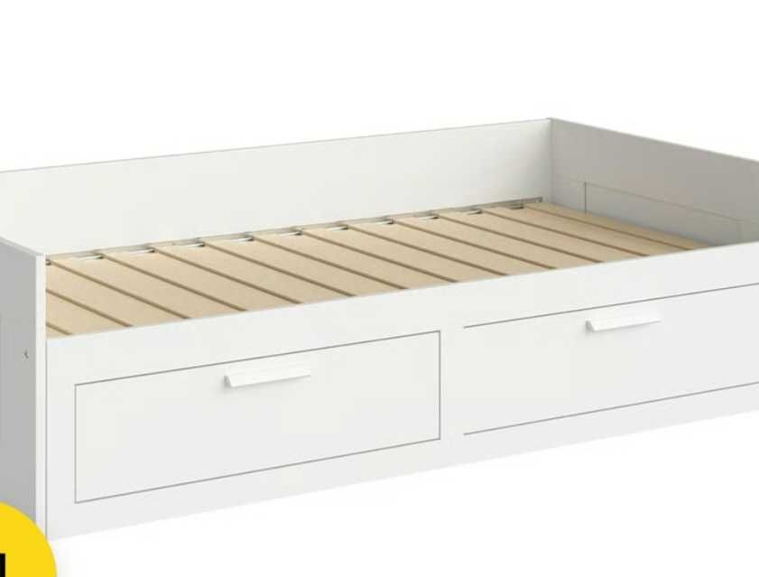 Cama com gavetas e sofa para guardar brinquedos