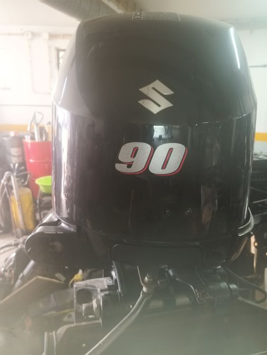 Motor Suzuki DF90