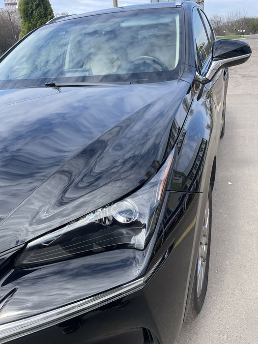 Автомобіль LEXUS