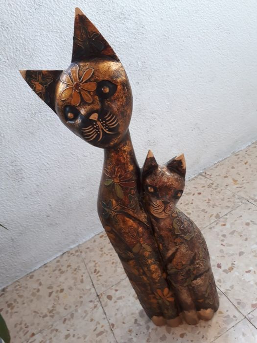 Decoração de gatos em madeira