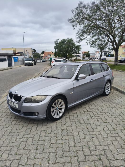 BMW 320d Touring Auto Nacional • 123 mil km • Panorâmico • Pele