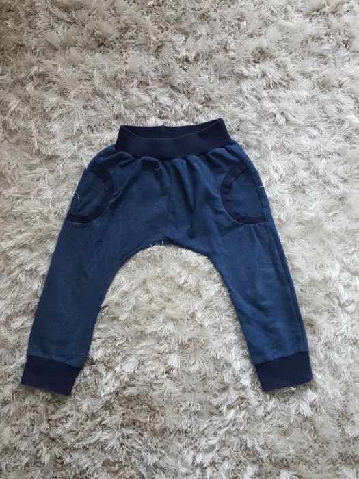 spodnie baggy niebieskie dresowe 74 86