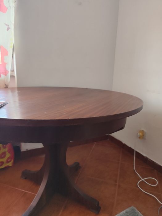 Mesa de Jantar Redonda Extensível em Mogno (Estilo Inglês)