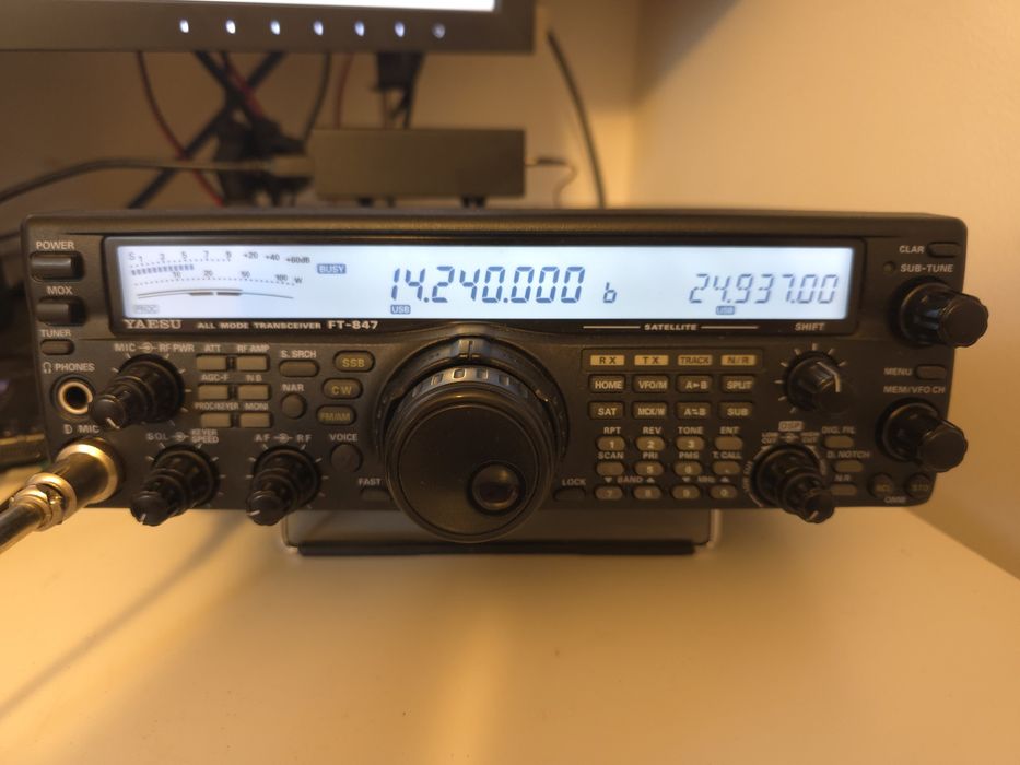 Yaesu FT-847 All-mode HF/VHF/UHF transceiver