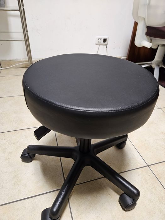 banco giratório com rodas