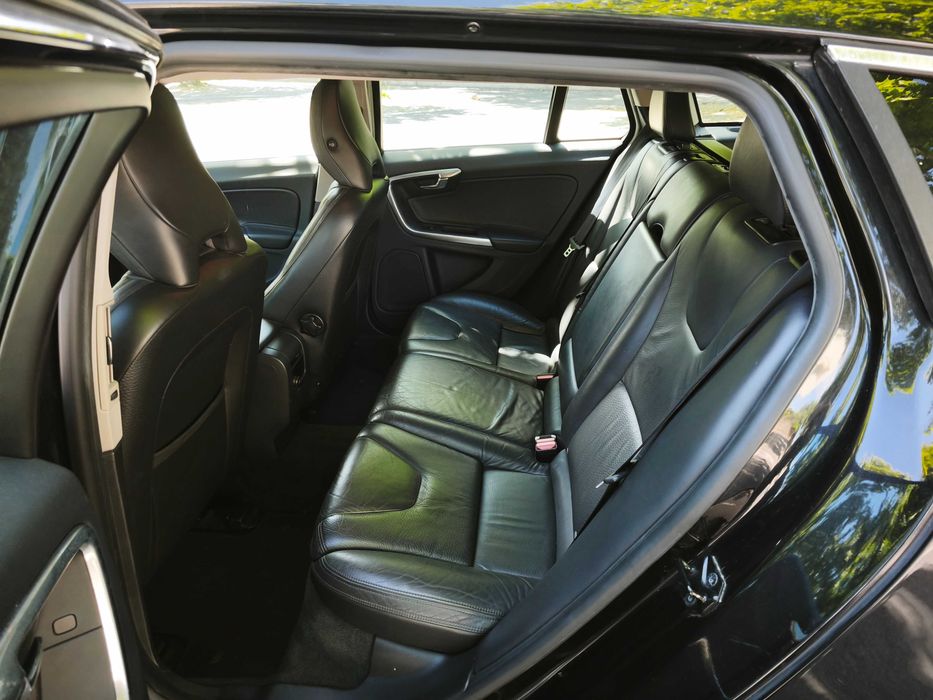 Volvo V60 1.6d Drive Momentum apenas 124000kms