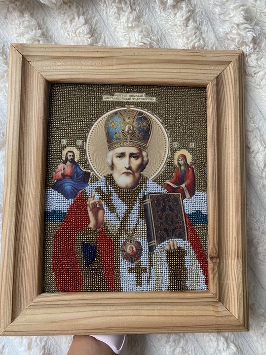 Святий Миколай вишитий бісером, деревʼяна рамка в подарунок