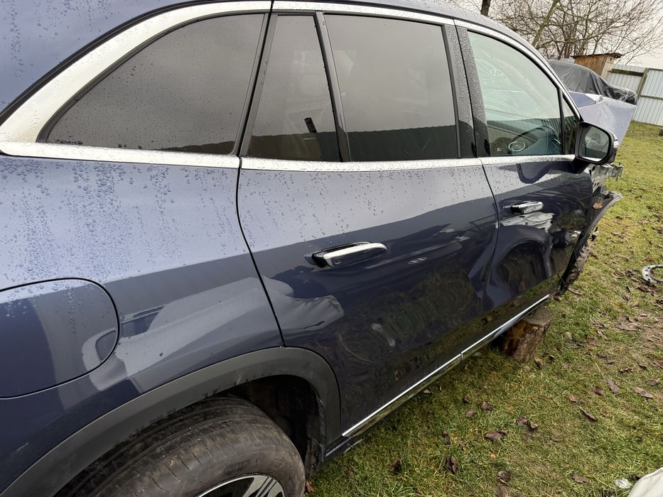 Двері мерседес eqe suv в хорошому стані
