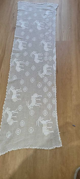 Caminho de Mesa em Croché de Filete Feito à Mão