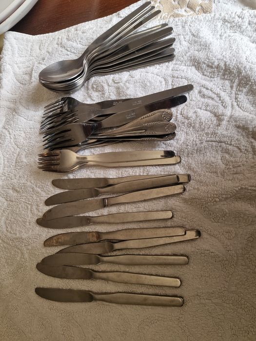 Pratos, copos etc... Não está tudo nas fotos.  Muitos artigos são Grátis