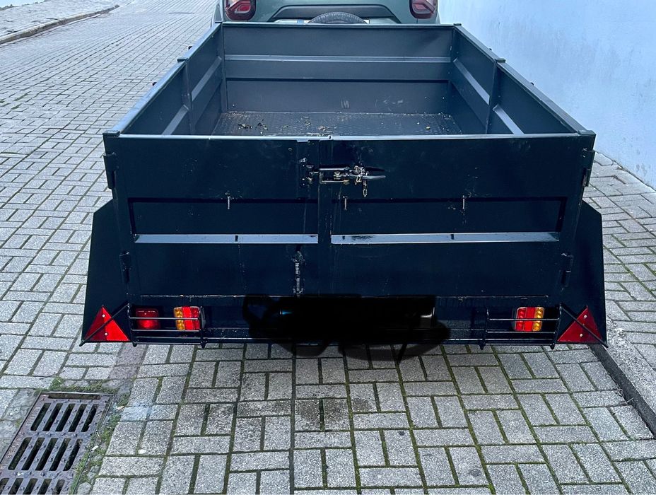 Atrelado robusto em excelente estado