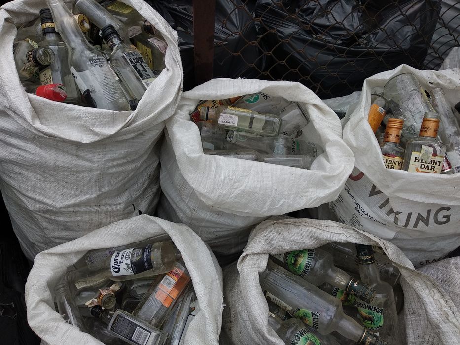 Луцьк. Купуємо скло, склобій (стеклобой), макулатуру, плівку, стрейч