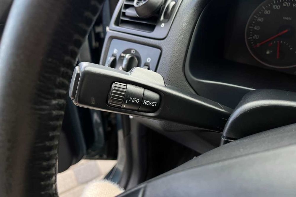 Volvo V50 2004 року