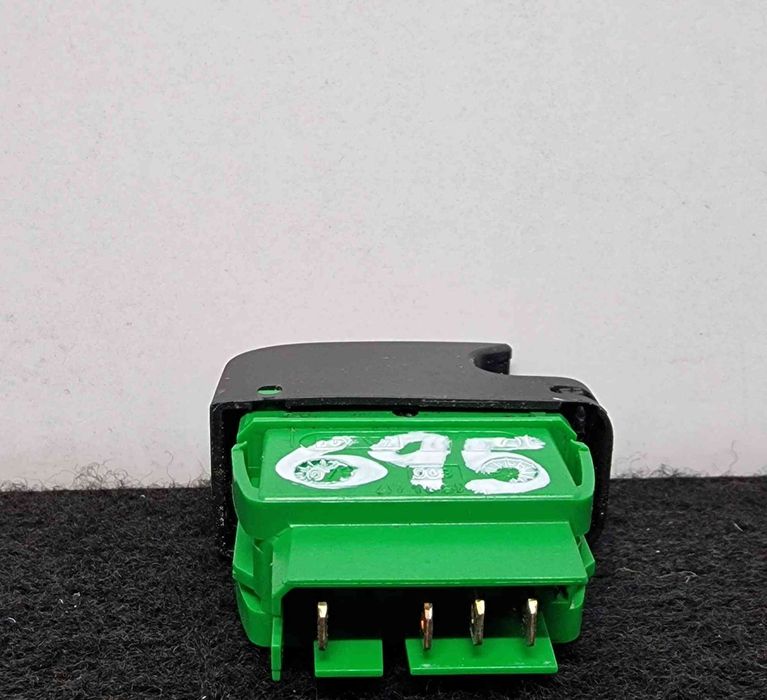 Comando / Botão / Interruptor Vidros Frente Direito 84810-0H010A - CITROËN C1