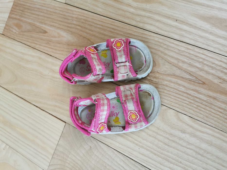 Sandałki dla dziewczynki
