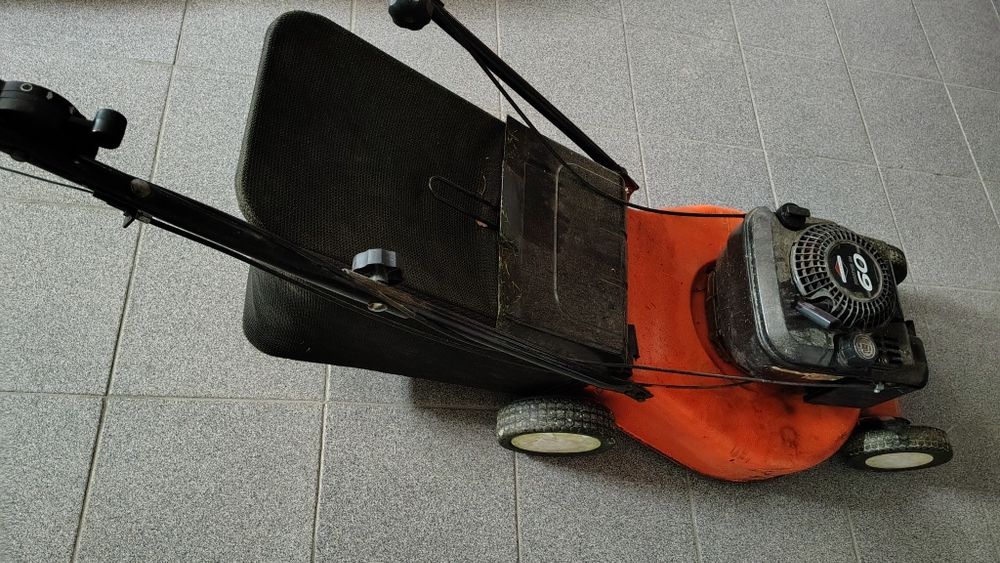 Máquina de relva Briggs Stratton 6cv