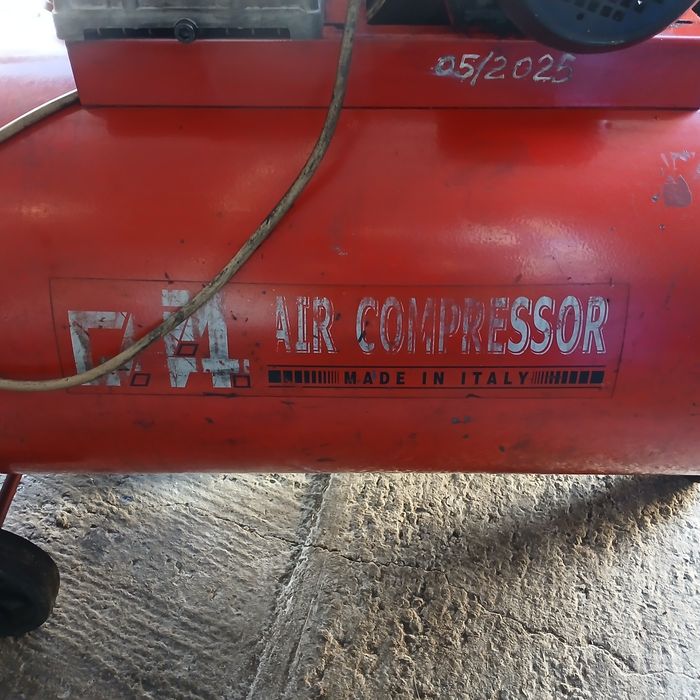 Sprężarka kompresor pojemność 270 L  Włoski Air Compressor