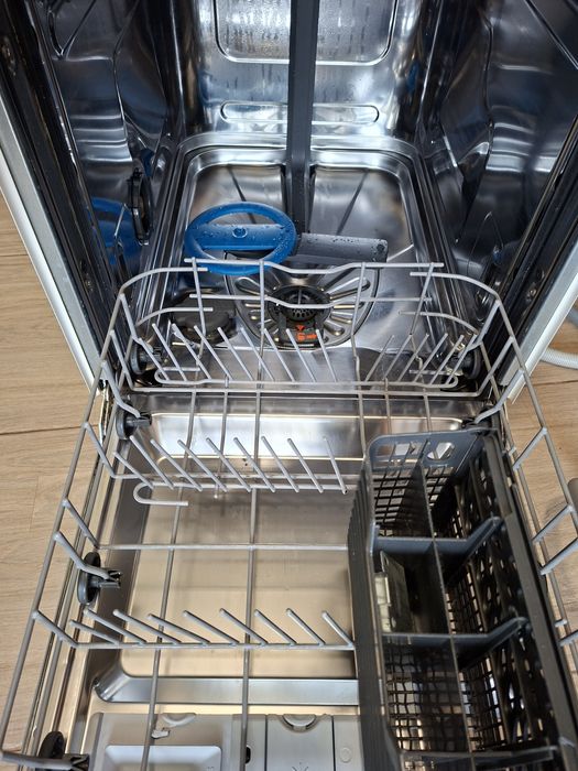 Продам вузьку посудомийну машину Electrolux