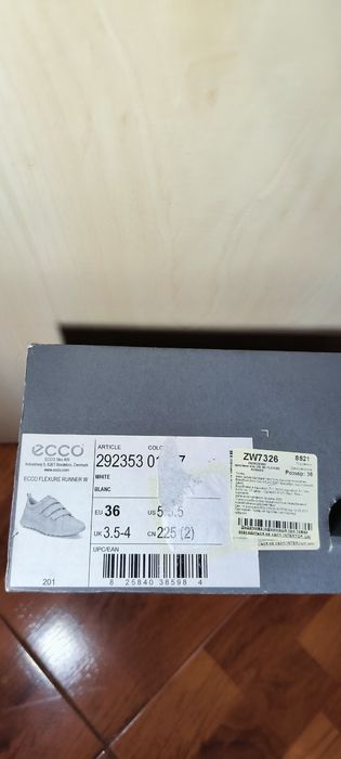 Жіночі кросівки білі ECCO